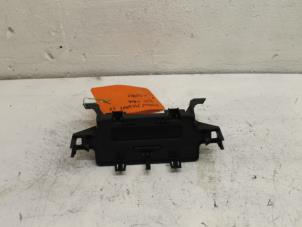 Gebruikte Display Interieur Renault Megane II (BM/CM) 1.6 16V Prijs € 35,00 Margeregeling aangeboden door Van Gils Automotive