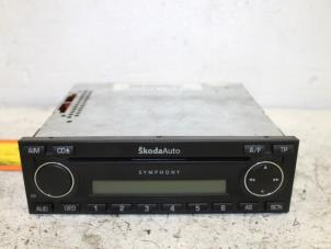 Gebruikte Radio CD Speler Skoda Superb (3U4) 1.9 TDI 130 PD Prijs € 75,00 Margeregeling aangeboden door Van Gils Automotive