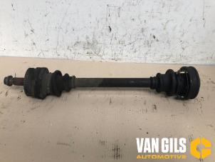 Gebruikte Aandrijfas links-achter Mercedes CLK (R208) 3.2 320 V6 18V Prijs € 74,99 Margeregeling aangeboden door Van Gils Automotive