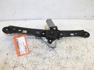 Gebruikte Raammechaniek 4Deurs links-achter Mercedes C (W203) 2.2 C-200 CDI 16V Prijs € 50,00 Margeregeling aangeboden door Van Gils Automotive