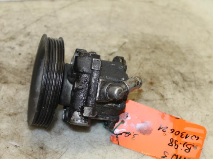 Gebruikte Servopomp BMW 5 serie (E39) 525 td Prijs € 60,00 Margeregeling aangeboden door Van Gils Automotive