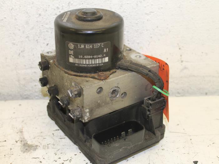 Gebruikte ABS Pomp Volkswagen Golf IV (1J1) 1.9 TDI 110 Prijs € 25,00 Margeregeling aangeboden door Van Gils Automotive