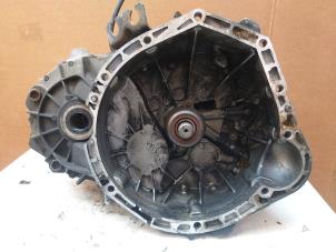 Gebruikte Versnellingsbak Mercedes Vito (638.0) 2.2 CDI 112 16V Prijs € 249,00 Margeregeling aangeboden door Van Gils Automotive