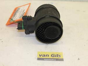 Gebruikte Luchtmassameter Opel Zafira (F75) 2.2 DTI 16V Prijs € 60,00 Margeregeling aangeboden door Van Gils Automotive