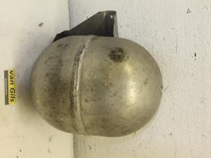 Gebruikte Luchtketel Mercedes S (W220) 3.2 S-320 18V Prijs € 33,00 Margeregeling aangeboden door Van Gils Automotive