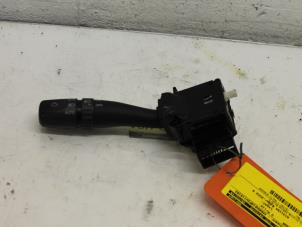 Gebruikte Pinker Schakelaar Hyundai Trajet 2.0 16V Prijs € 35,00 Margeregeling aangeboden door Van Gils Automotive