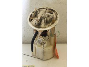 Gebruikte Benzinepomp Renault Scénic I (JA) 1.6 16V Prijs € 59,99 Margeregeling aangeboden door Van Gils Automotive