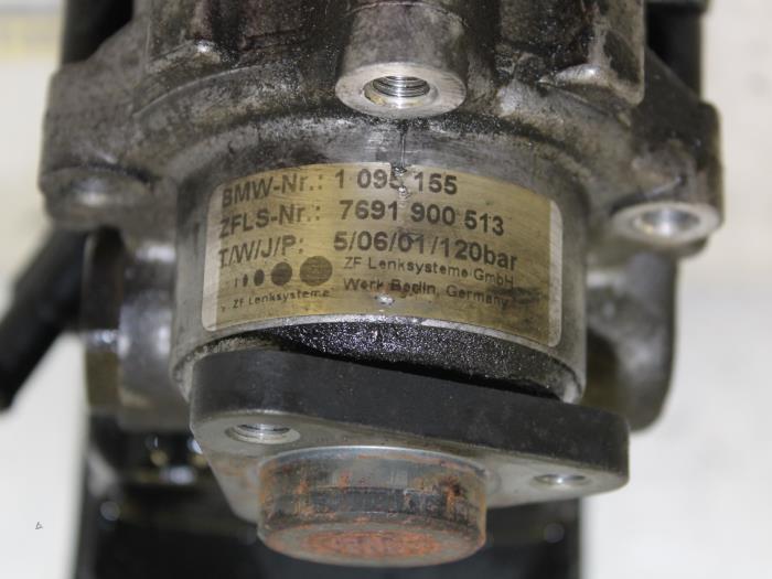 Gebruikte Servopomp BMW 3 serie Touring (E46/3) 320d 16V Prijs € 60,00 Margeregeling aangeboden door Van Gils Automotive