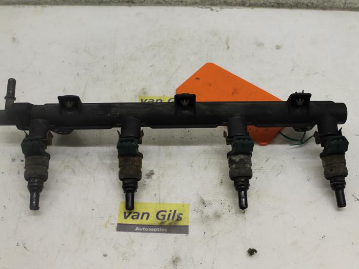 Gebruikte Injector brug Kia Rio (DC22/24) 1.3 RS,LS Prijs € 50,00 Margeregeling aangeboden door Van Gils Automotive
