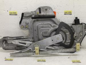 Gebruikte Raammechaniek 4Deurs rechts-voor Hyundai Trajet 2.0 16V Prijs € 50,00 Margeregeling aangeboden door Van Gils Automotive