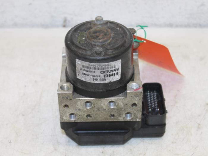 Gebruikte ABS Pomp Hyundai Accent 1.3 12V Prijs € 75,00 Margeregeling aangeboden door Van Gils Automotive