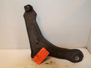 Gebruikte Draagarm rechts-voor Mercedes V (638.2) V-220 2.2 CDI 16V Prijs € 40,00 Margeregeling aangeboden door Van Gils Automotive