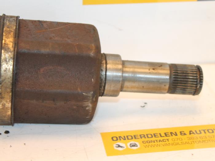 Aandrijfas rechts-achter van een Ford Transit 2.0 TDdi 16V 2004
