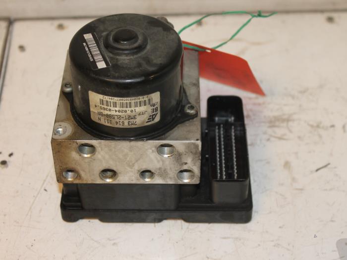 Gebruikte ABS Pomp Ford Galaxy (WGR) 1.9 TDI Prijs € 75,00 Margeregeling aangeboden door Van Gils Automotive