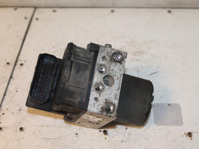 Gebruikte ABS Pomp Ford Mondeo III 1.8 16V Prijs € 25,00 Margeregeling aangeboden door Van Gils Automotive