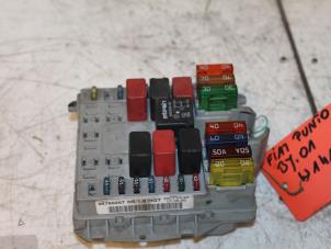 Gebruikte Zekeringkast Fiat Punto II (188) 1.9 DS 60 3-Drs. Prijs € 75,00 Margeregeling aangeboden door Van Gils Automotive
