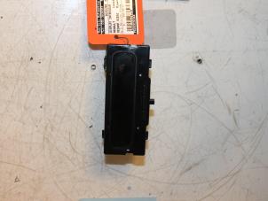 Gebruikte Display Interieur Renault Scénic I (JA) 2.0 16V Prijs € 35,00 Margeregeling aangeboden door Van Gils Automotive