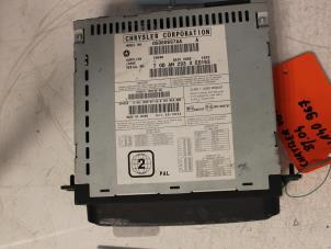 Gebruikte DVD Speler Chrysler Voyager/Grand Voyager (RG/RS) 2.4 16V Prijs € 50,00 Margeregeling aangeboden door Van Gils Automotive