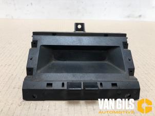 Gebruikte Display Interieur Renault Laguna I Grandtour (K56) 1.6 16V Prijs € 35,00 Margeregeling aangeboden door Van Gils Automotive