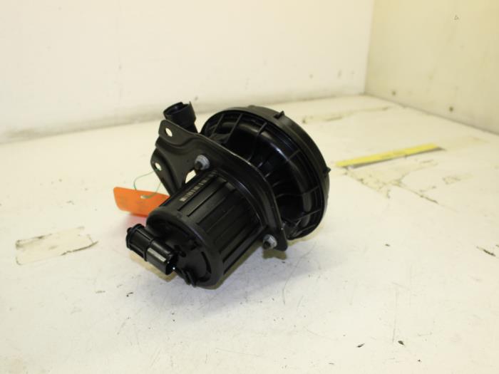 Gebruikte Pullairpomp BMW 3 serie Compact (E46/5) 316ti 16V Prijs € 40,00 Margeregeling aangeboden door Van Gils Automotive
