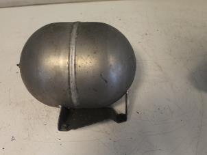 Gebruikte Luchtketel Mercedes S (W220) 3.2 S-320 18V Prijs € 33,00 Margeregeling aangeboden door Van Gils Automotive