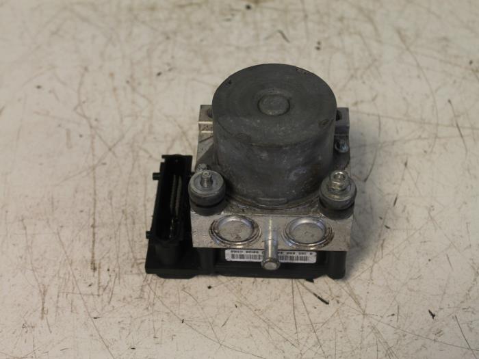 Gebruikte ABS Pomp Peugeot 107 1.0 12V Prijs € 30,00 Margeregeling aangeboden door Van Gils Automotive