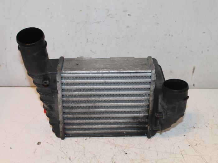 Gebruikte Intercooler Volkswagen Passat Variant (3B6) 2.5 TDI V6 24V Prijs € 60,00 Margeregeling aangeboden door Van Gils Automotive
