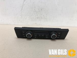 Gebruikte Climatronic Paneel BMW 3 serie (E90) 320d 16V Prijs € 175,00 Margeregeling aangeboden door Van Gils Automotive