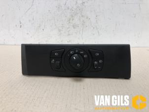 Gebruikte Licht Schakelaar BMW 5 serie (E60) 520d 16V Corporate Lease Prijs € 35,00 Margeregeling aangeboden door Van Gils Automotive