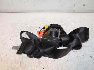 Gebruikte Veiligheidsgordel links-achter Mercedes ML I (163) 320 3.2 V6 18V Autom. Prijs € 50,00 Margeregeling aangeboden door Van Gils Automotive