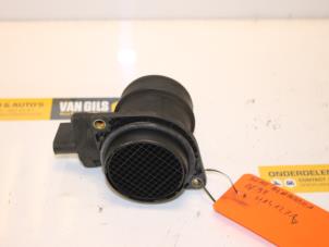 Gebruikte Luchtmassameter Seat Alhambra (7V8/9) 1.9 TDI 110 Prijs € 60,00 Margeregeling aangeboden door Van Gils Automotive