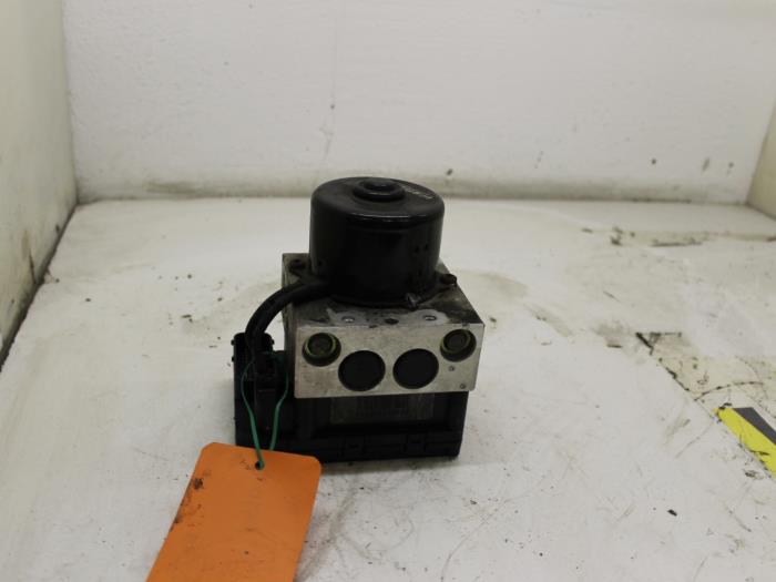Gebruikte ABS Pomp Volkswagen Golf IV (1J1) 1.9 SDI Prijs € 25,00 Margeregeling aangeboden door Van Gils Automotive