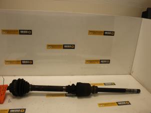 Gebruikte Aandrijfas rechts-voor Peugeot 406 Coupé (8C) Prijs € 74,99 Margeregeling aangeboden door Van Gils Automotive