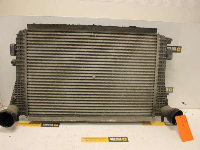 Gebruikte Intercooler Volkswagen Passat (3C2) 2.0 TDI 16V 140 Prijs € 54,00 Margeregeling aangeboden door Van Gils Automotive