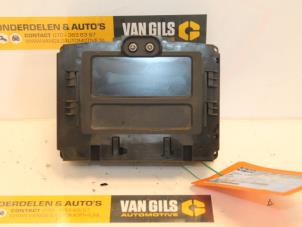 Gebruikte Display Interieur Opel Zafira (F75) 1.8 16V Prijs € 35,00 Margeregeling aangeboden door Van Gils Automotive