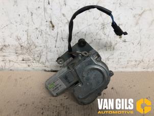 Gebruikte Ruitenwissermotor achter Opel Omega B Caravan (21/22/23) 2.2 DTI 16V Prijs € 40,00 Margeregeling aangeboden door Van Gils Automotive