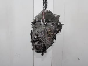 Gebruikte Versnellingsbak Volkswagen Passat (3B3) 2.0 20V Prijs € 349,00 Margeregeling aangeboden door Van Gils Automotive