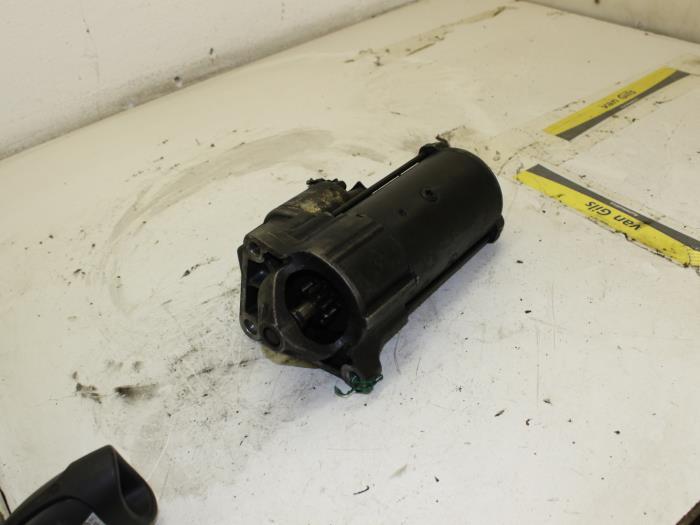 Startmotor van een Renault Scénic I (JA) 2.0 16V 1999