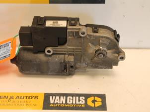 Gebruikte Schuifdak Motor Peugeot 308 (L3/L8/LB/LH/LP) 1.6 16V THP Prijs € 55,00 Margeregeling aangeboden door Van Gils Automotive