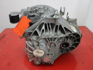 Gebruikte Versnellingsbak Mercedes B (W246) 1.6 B-180 BlueEFFICIENCY Turbo 16V Prijs € 699,00 Margeregeling aangeboden door Van Gils Automotive