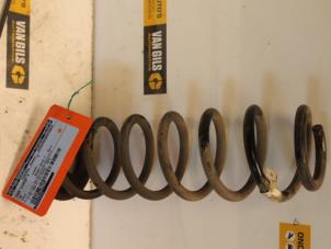 Gebruikte Schroefveer achter Volkswagen Golf VII (AUA) 2.0 GTD 16V Prijs € 30,00 Margeregeling aangeboden door Van Gils Automotive