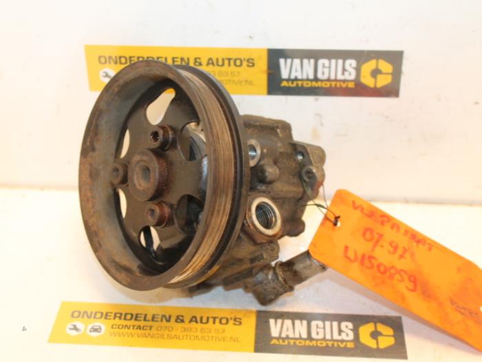 Gebruikte Servopomp Volkswagen Passat (3B2) 1.6 Prijs € 60,00 Margeregeling aangeboden door Van Gils Automotive