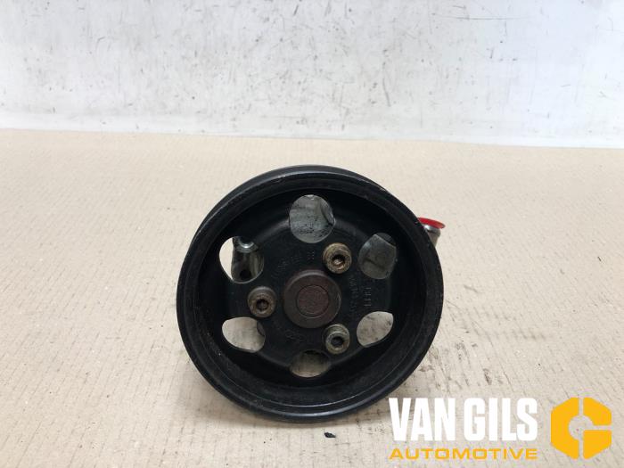 Gebruikte Servopomp Volkswagen Passat (3B3) 1.6 Prijs € 60,00 Margeregeling aangeboden door Van Gils Automotive