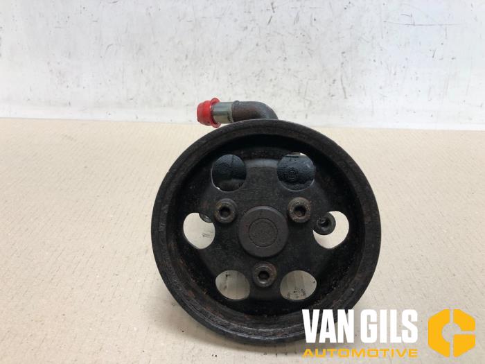 Gebruikte Pomp Servo Volkswagen Passat (3B2) 1.6 Prijs € 60,00 Margeregeling aangeboden door Van Gils Automotive