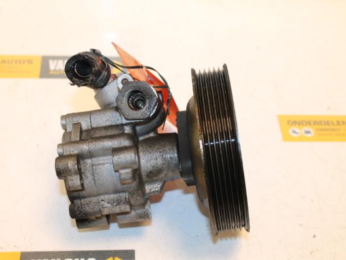 Gebruikte Servopomp Alfa Romeo 147 (937) 1.6 HP Twin Spark 16V Prijs € 60,00 Margeregeling aangeboden door Van Gils Automotive