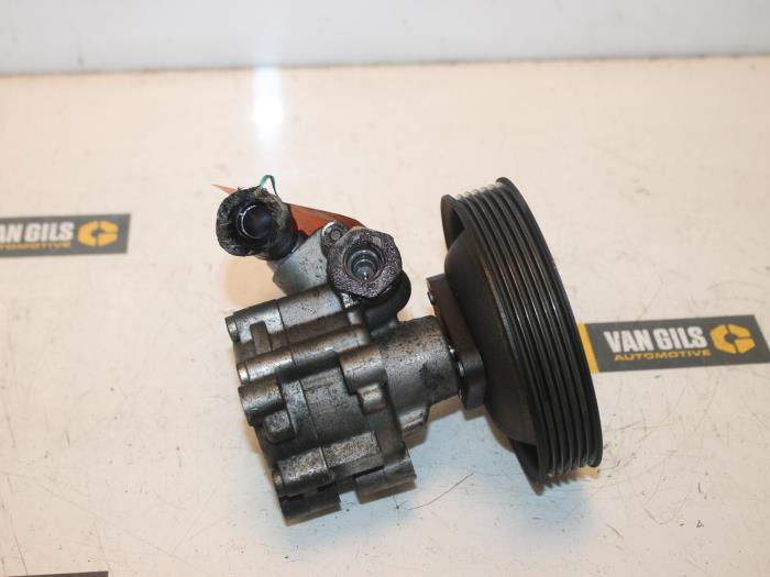 Gebruikte Servopomp Alfa Romeo 147 (937) 1.6 HP Twin Spark 16V Prijs € 60,00 Margeregeling aangeboden door Van Gils Automotive