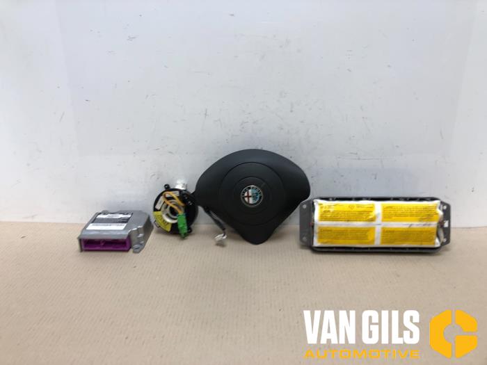 Gebruikte Airbag Set + Module Alfa Romeo 147 (937) 1.6 Twin Spark 16V Prijs € 500,00 Margeregeling aangeboden door Van Gils Automotive
