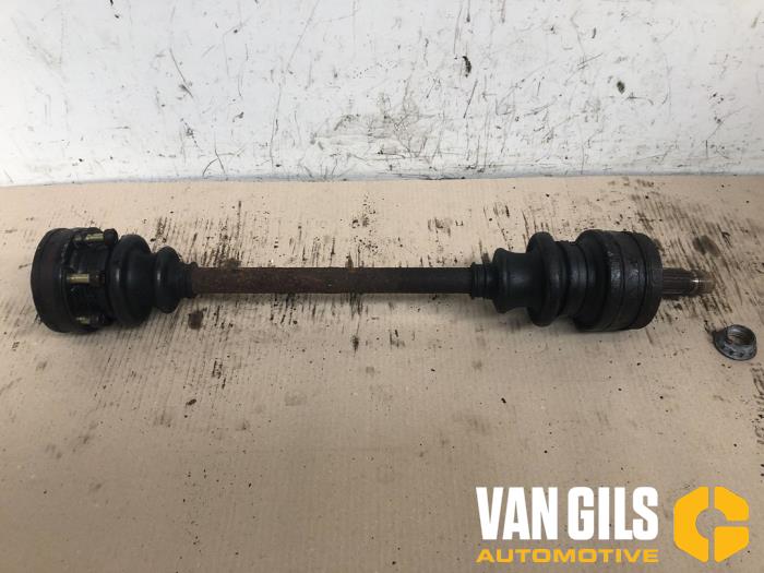 Gebruikte Aandrijfas links-achter Mercedes C (W202) 1.8 C-180 16V Prijs € 49,00 Margeregeling aangeboden door Van Gils Automotive
