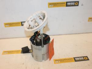 Gebruikte Benzinepomp BMW 3 serie (E92) 335i 24V Prijs € 109,00 Margeregeling aangeboden door Van Gils Automotive