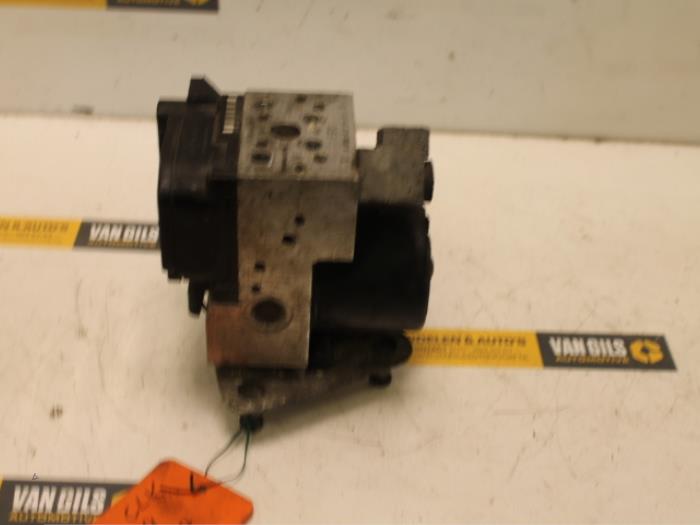 Gebruikte ABS Pomp Mercedes CLK (R208) 3.2 320 V6 18V Prijs € 25,00 Margeregeling aangeboden door Van Gils Automotive